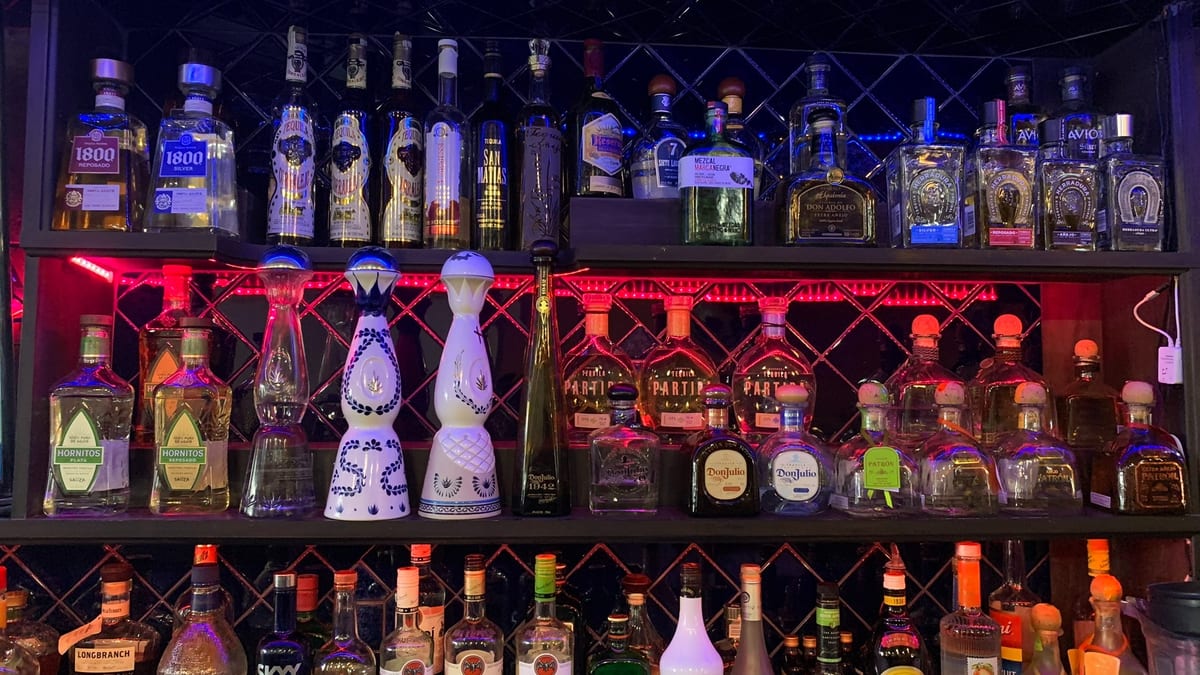 A full bar and a colorful dining room
